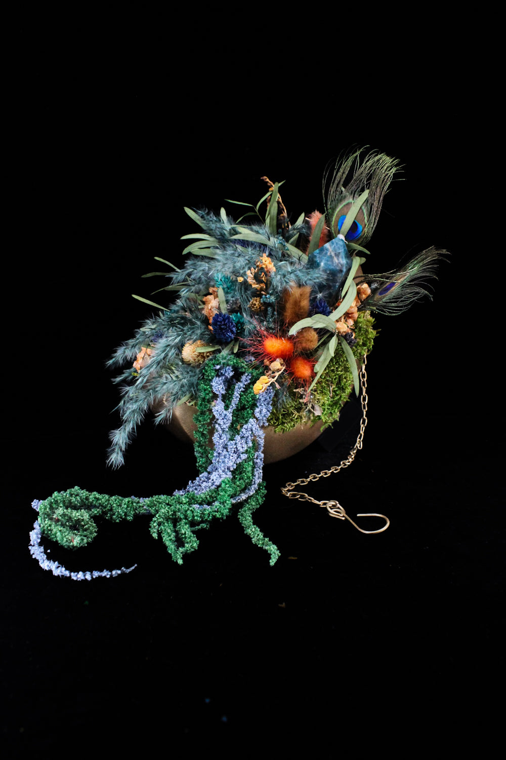 Hanging Gold & Apetite Crescent Moon